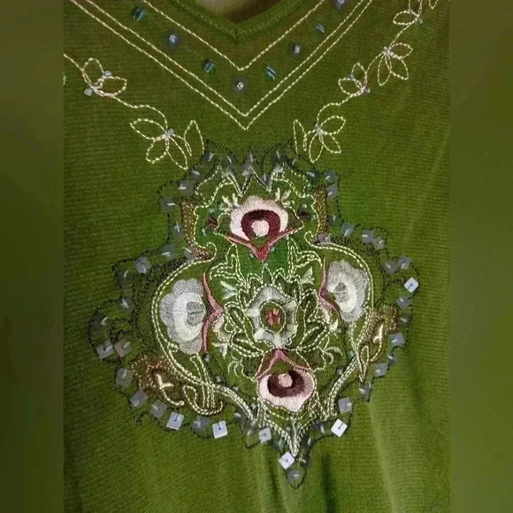 ~FREE WITH PURCHASE~Lady's signature studio top (#514) - Picture 2 of 5